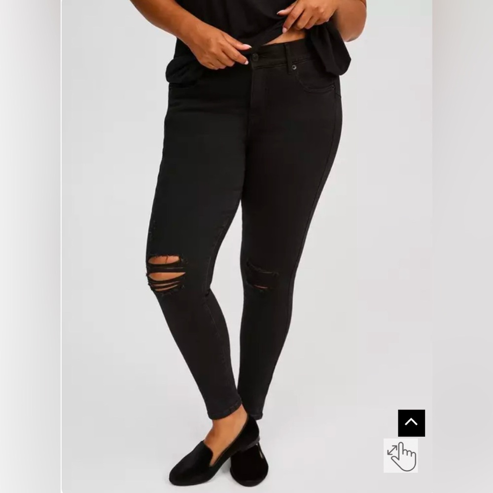 Torrid Bomshell Skinny Jeans size 26T black distressed